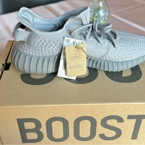 Yeezy Boost 350 V2 steel grey